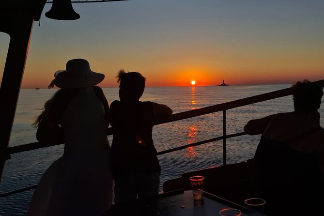 3hours all inclusive Sunset&Dolphin Tour from Medulin on Sandra - Porer Lighthouse and the evening light