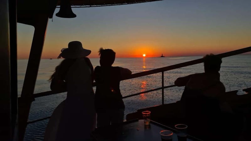 3hours Dolphin Sunset watching with unlimited drinks +dinner - Leaving Medulin harbor for Cape Kamenjak