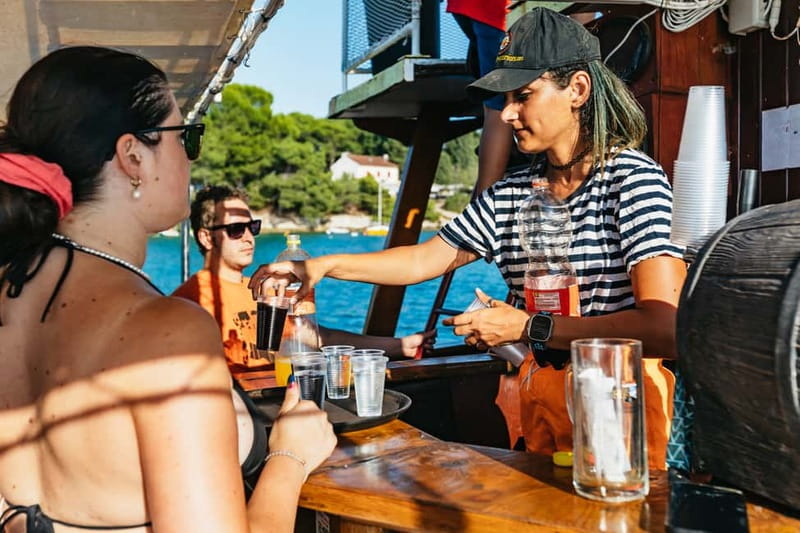 3hours Dolphin Sunset watching with unlimited drinks +dinner - Who will enjoy this Medulin boat trip most?