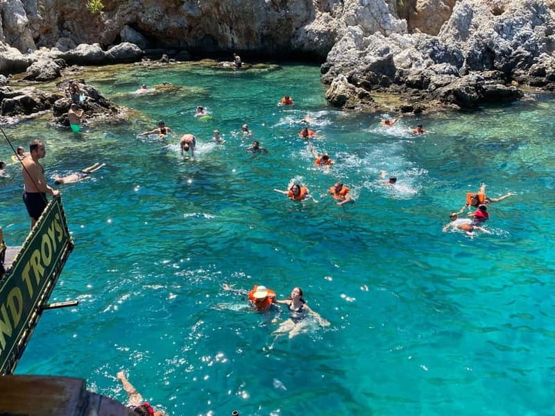 Alanya Relax Boat Tour with Caretta and Dolphin View - Alanya Castle, the Red Tower, and Cleopatra Beach from the sea