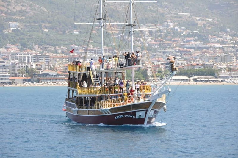 Alanya Relax Boat Tour with Caretta and Dolphin View - Setting sail from Alanya harbor