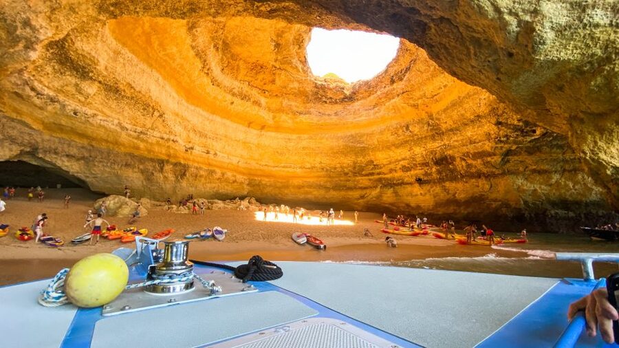 Albufeira: 2.5-Hour Dolphin Watching and Caves Trip - Albandeira and Praia da Marinha