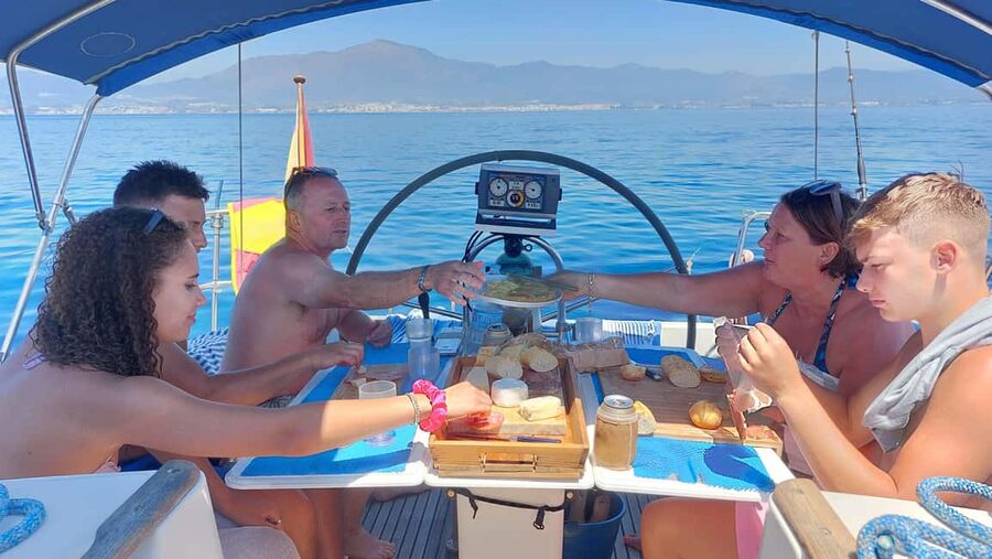 Always private 4 hour - Sail- dolphin Yacht Charter-paddle - Learning the ropes without sailing experience