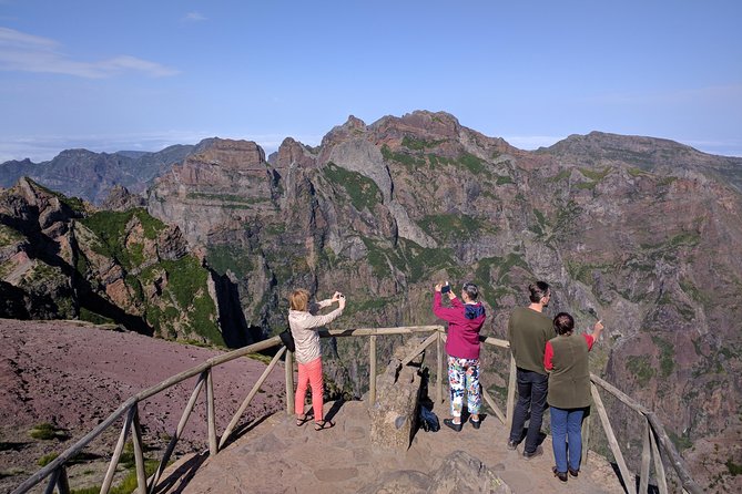 Arieiro Peak and Cristo Rei 4x4 Experience + Dolphins Watching - The timing gap before the boat