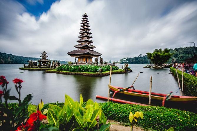 Bali Watching Dolphin at Lovina Beach & aling aling waterfall - How to judge the dolphin experience fairly