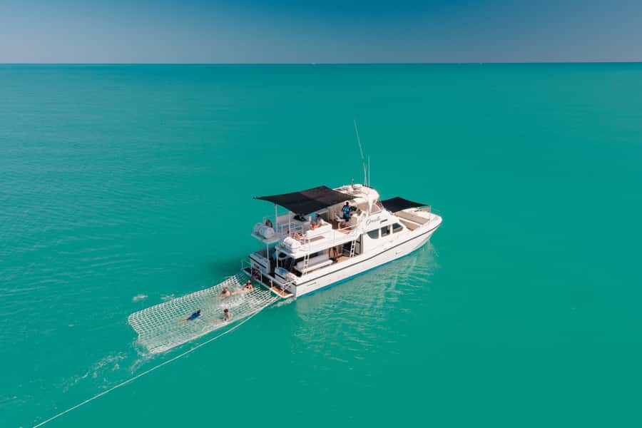 Broome: Snubfin Dolphin Cruises - The crew and the food on board