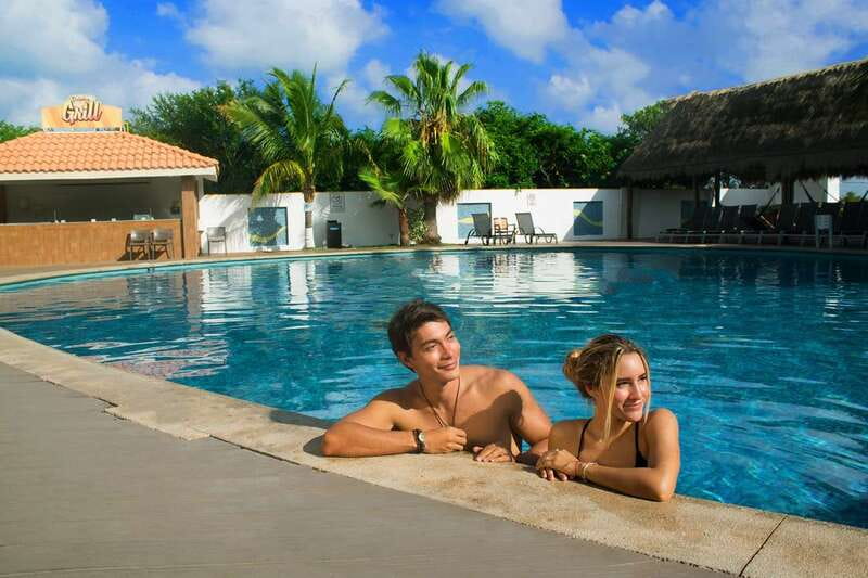 Cancún: Dolphin Encounter on Isla Mujeres with Buffet - The environmental lesson adds useful context