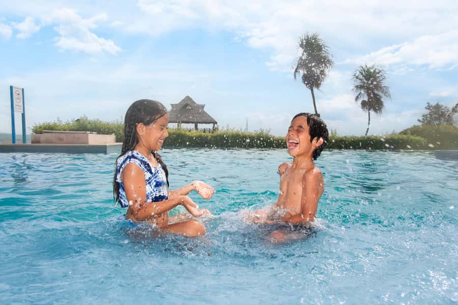 CANCUN: Dolphin Swim Adventure with buffet and soft drinks - Is the dolphin interaction worth it?