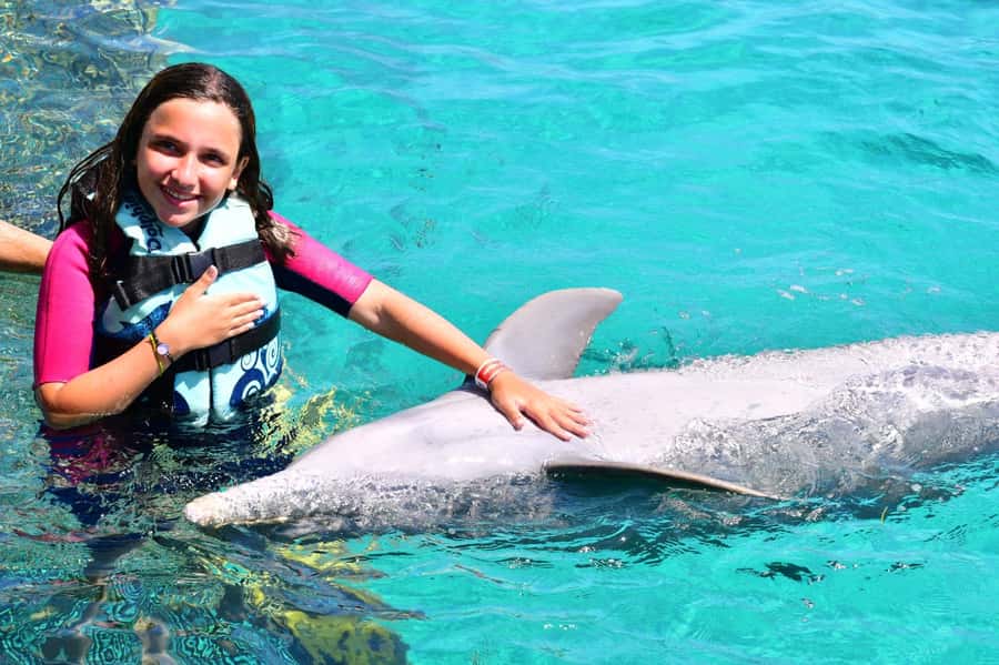 CANCUN: Dolphin Swim Adventure with buffet and soft drinks - The special moments: kiss, hug, and fin salute