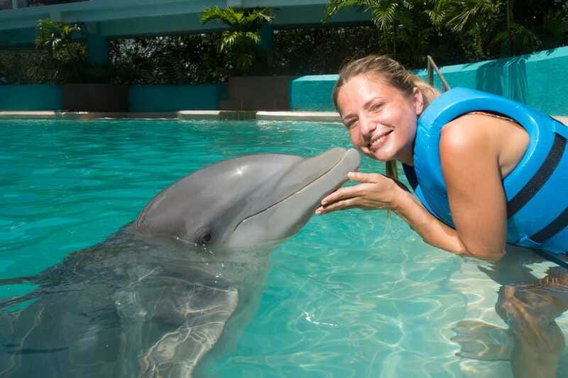 Cancun: Interactive Aquarium - Swim with Dolphins Splash - What you can and cannot bring into the water