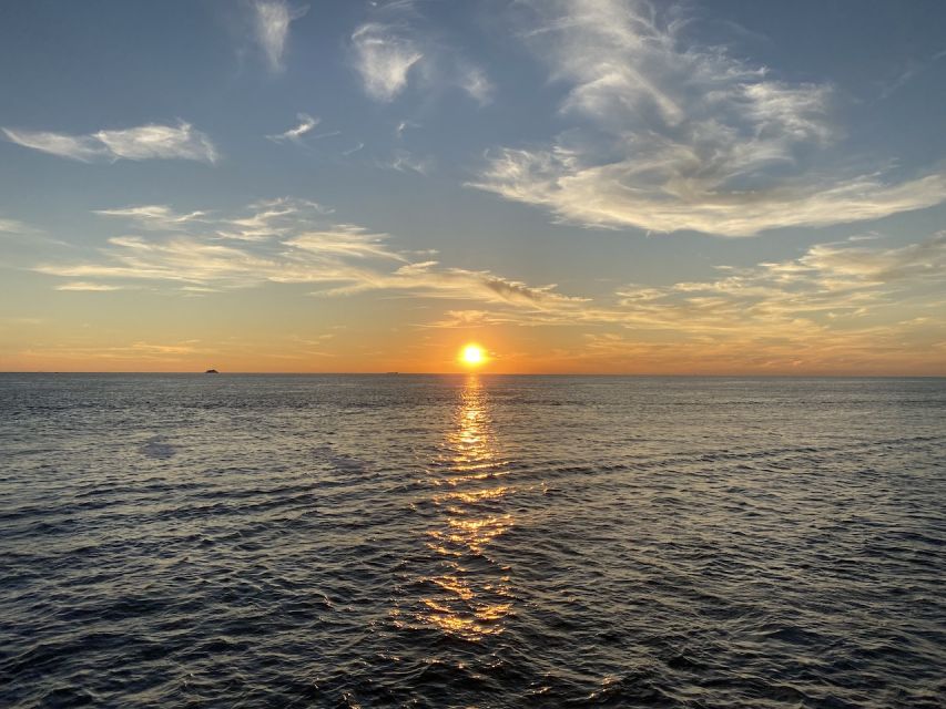 Cape May: Sunset Dolphin Watching Cruise with Food - The first minutes on the water
