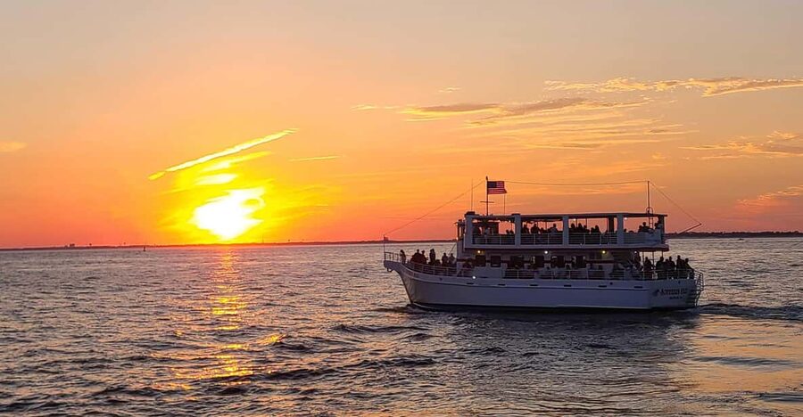 Destin: Sunset Dolphin Cruise - Feeding sea birds near the harbor exit