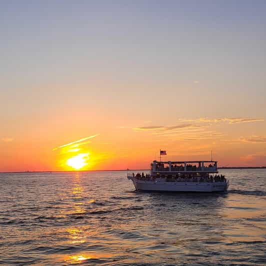 Destin: Sunset Dolphin Cruise - Choosing between the upper deck and main cabin