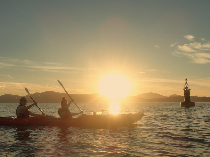 Dolphin Kayak Safari at Sunset at Golfo Aranci - A short safety briefing before the three-hour paddle