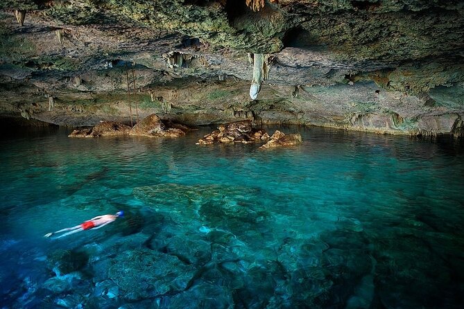 Dolphin, Sea Cave & Captain Cook Snorkel Combo in Kealakekua Bay - Sea caves, lava tubes, and the return ride