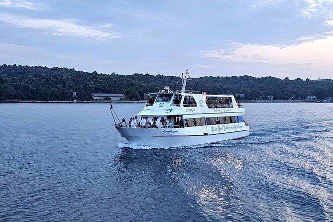 Dolphin Watching & Sunset Boat Tour With Dinner and Drinks - How crowded is the Europa?
