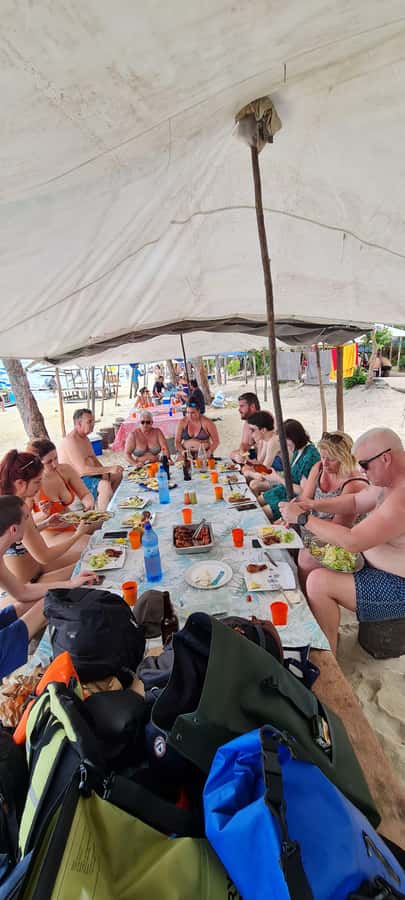 Dolphins: Private, Snorkel, CrystalRock, ileoBenitiers,lunch - BBQ lunch on Île aux Bénitiers