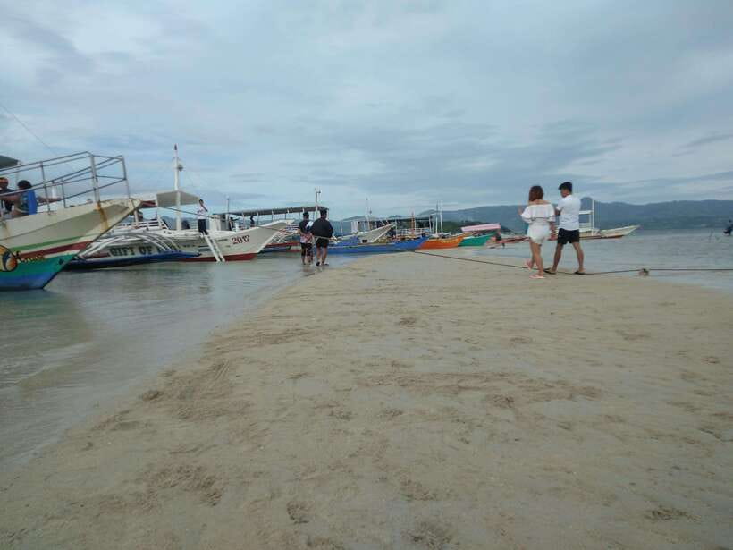 Dumaguete: Dolphin Watching & Manjuyod Sandbar Private Tour - Lunch on the banca boat