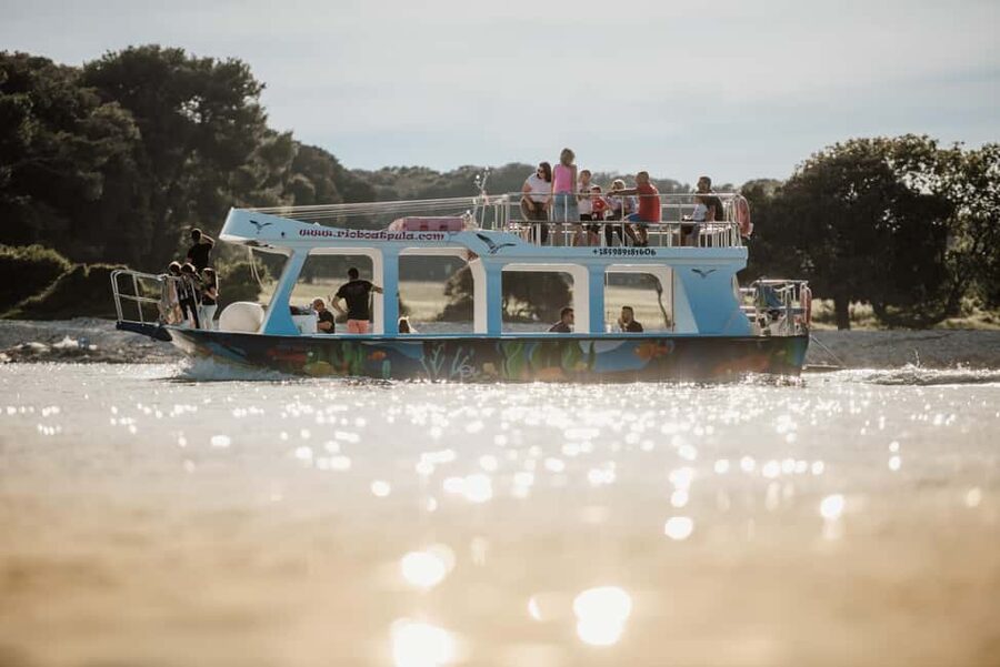 FAŽANA: DOLPHIN SAFARI - The island group and its evening wildlife