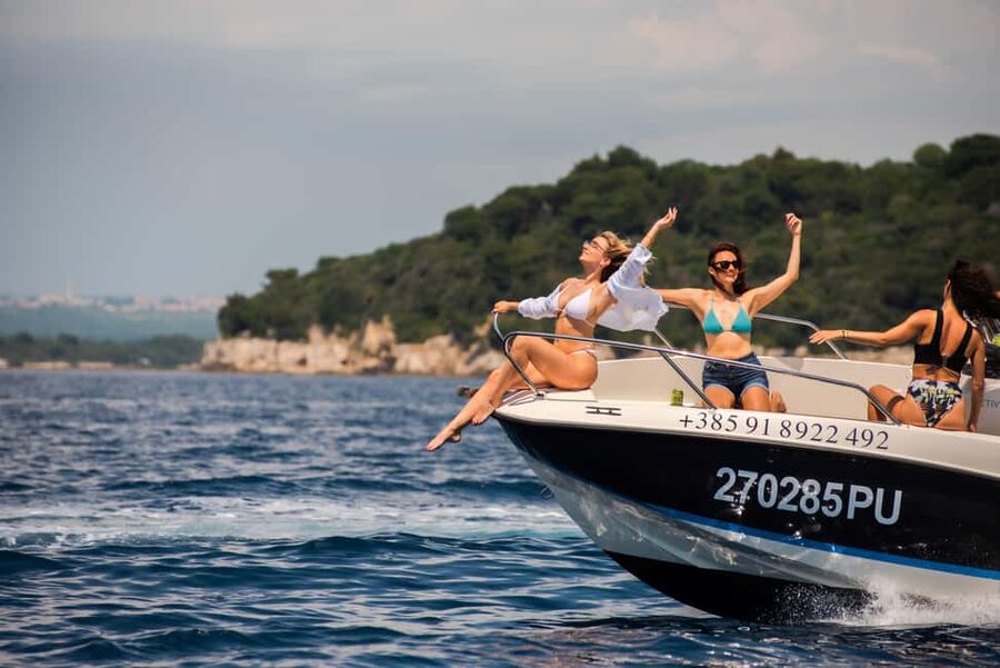 From Fazana: Dolphin watching and snorkeling in Blue Cave - The 15-minute ride toward Brijuni