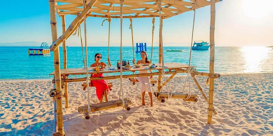 From Hurghada: Hula Hula Island Speedboat Tour with Dolphins - The details that matter before you book