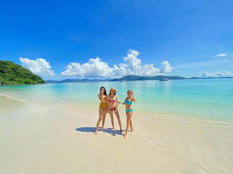 From Phuket: Racha & Maiton Island Dolphin Expedition - Racha Yai provides the longest island break