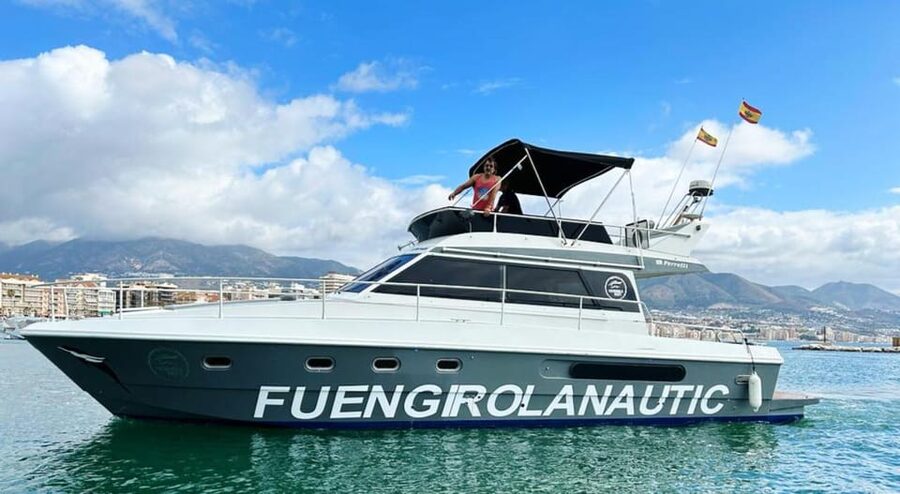 Fuengirola: Dolphin Spotting Tour - Drinks, snacks, and the onboard mood