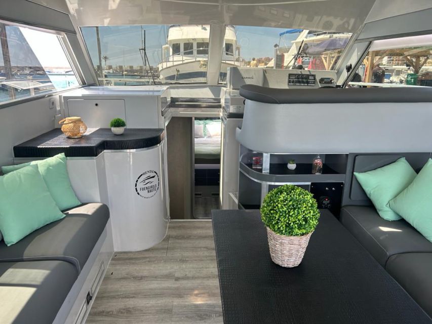 Fuengirola: Dolphin Spotting Tour - The yacht ride and Fuengirola’s coastline
