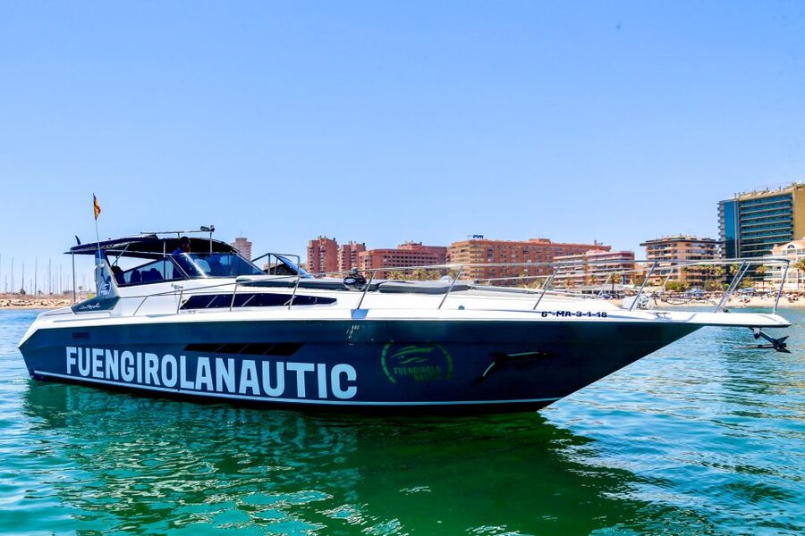 Fuengirola: Dolphin Watching by Yacht with Snacks and Drinks - Calaburras Lighthouse and Torrequebrada Beach