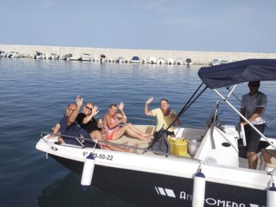 Dolphin Watching Tour with Snacks and Drinks