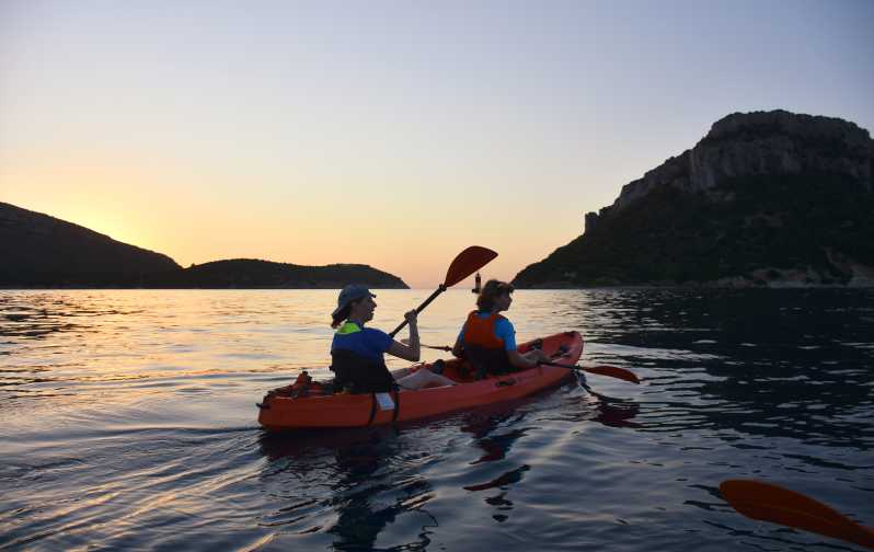 Golfo Aranci: Sunrise Dolphin Kayak Tour with Breakfast - Finding the meeting point at Spiaggia dei Baracconi