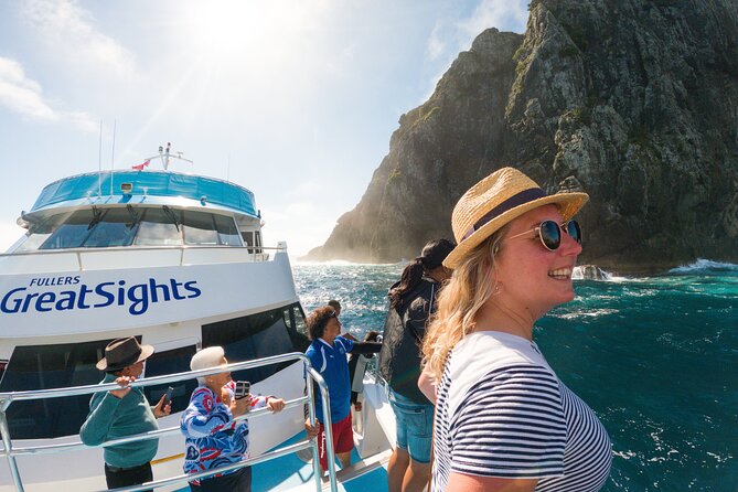 Hole in the Rock Scenic Cruise including Dolphins and Island stop - Through the 144 islands of Ipipiri