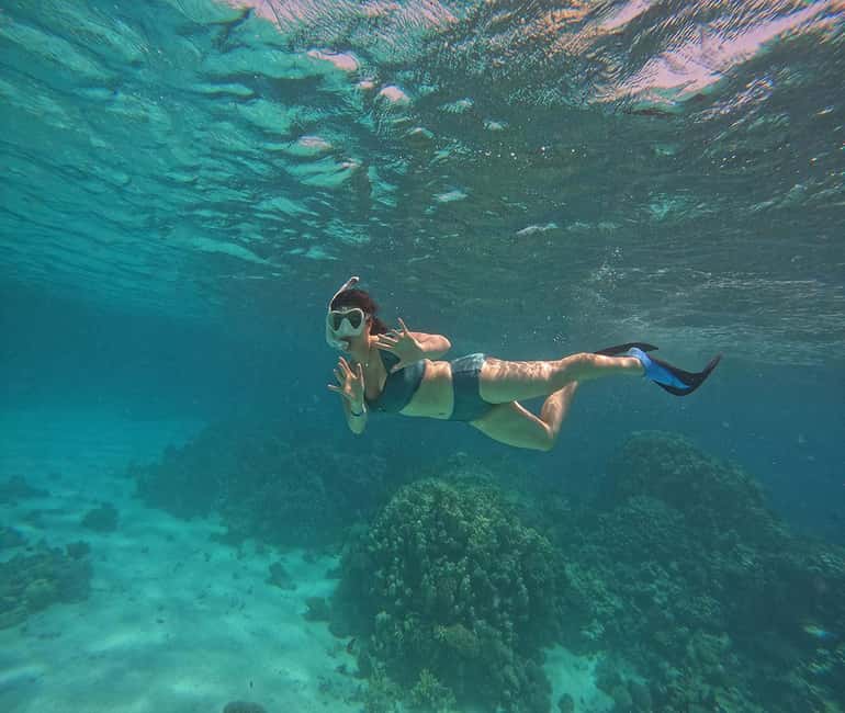 Hurghada or Makadi: Discover the Magic of Dolphin House - Lunch on board, with drinks all day