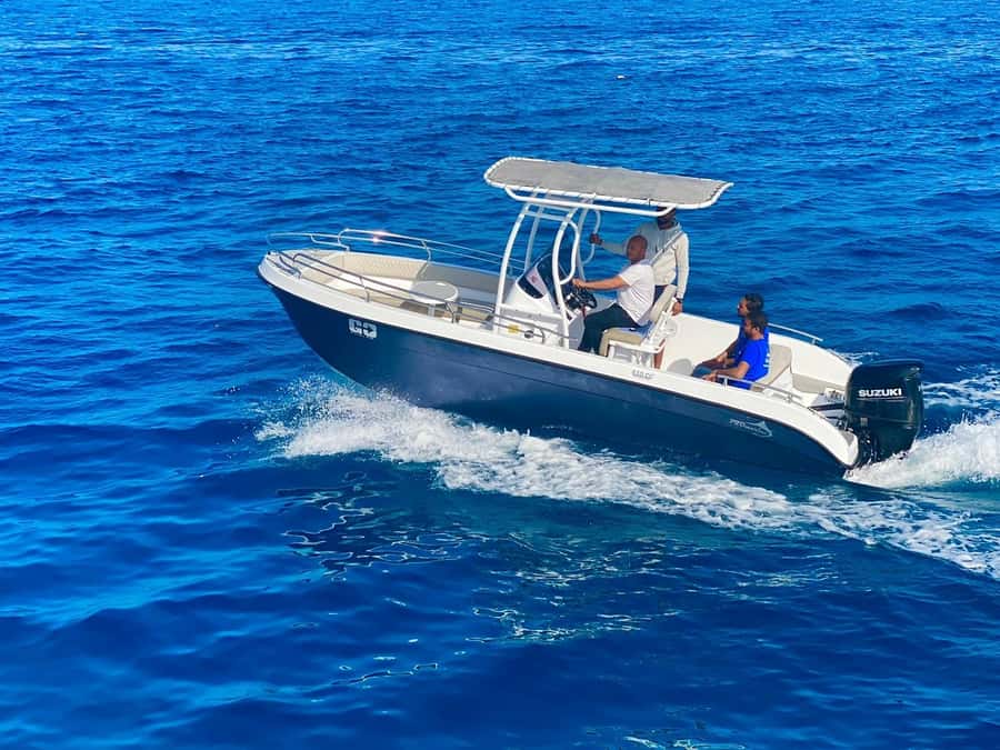 Hurghada: Orange Bay Dolphin Watching, Snorkeling & Lunch - Speedboat travel across the Red Sea