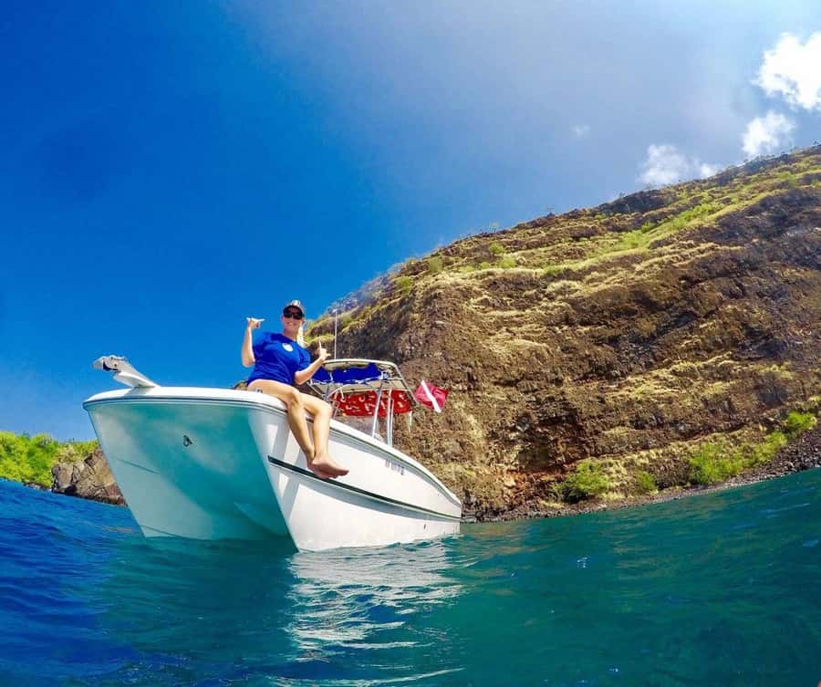 Kailua Kona: Dolphin, Sea Cave and Captain Cook Snorkel Tour - Riding the Zodiac RIB along the Kona coast