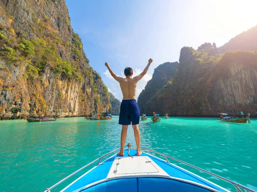 Koh Samui: Pink Dolphin, Pig Island, and Snorkeling Day Trip - What the guides and crew add