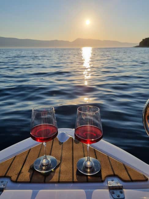 Krk: Sunset Boat Tour with wine, high chance of dolphins - Leaving St. Fuska for Plavnik
