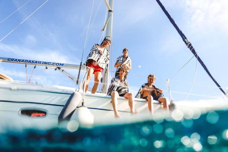La Herradura: Sailing with a view of dolphins - Dolphin watching without false promises