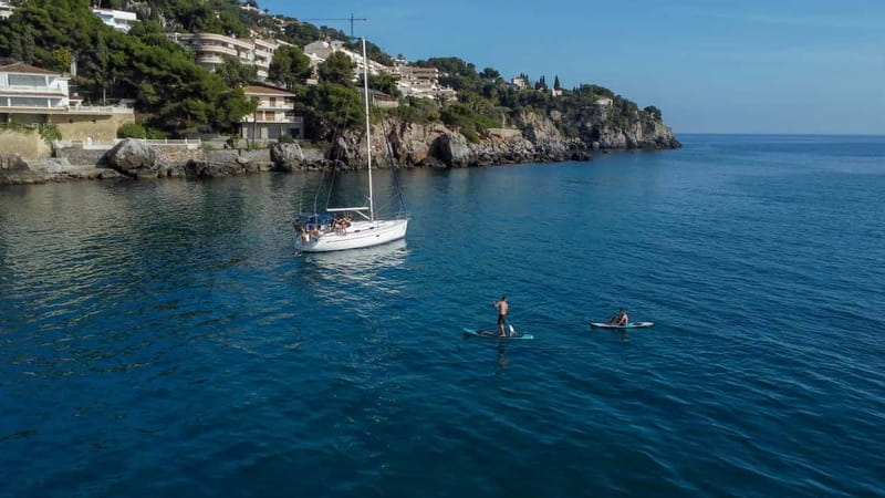 La Herradura: Sailing with a view of dolphins - Anchoring in a clear-water cove