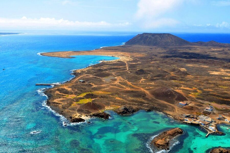 Lanzarote: Lobos Island Half-Day Dolphin Watching Trip - What comes with the picnic lunch