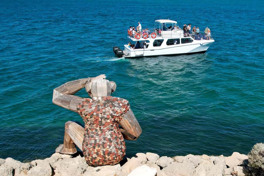 Mandurah: Dolphin & Giant Sightseeing Cruise - Cruising past Mandurah’s luxury canals