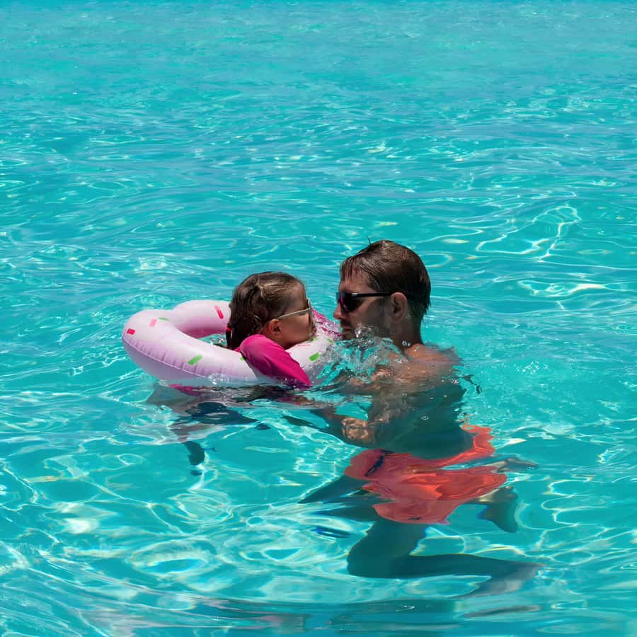 Mnemba Island: Dolphin Swim & Snorkeling with Optional Lunch - Guide service and group atmosphere