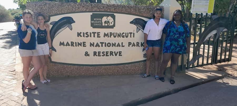 Mombasa: Snorkeling, Dolphin watching, seafood lunch. - Checking in at Shimoni Village
