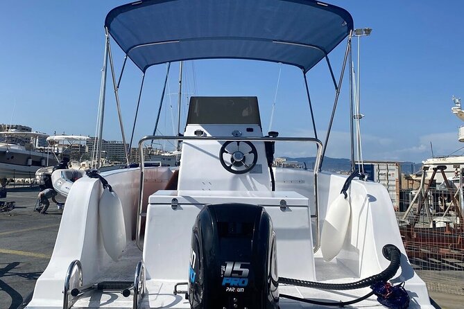 New 2025!! Unlicensed boat for dolphin watching - Using the shade, mattresses, and portable refrigerator
