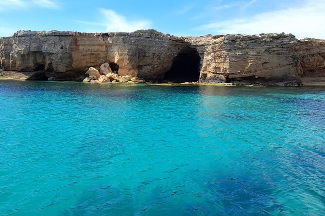 Ortigia-blue cave island tour with dolphin sighting - What this Syracuse boat tour actually feels like