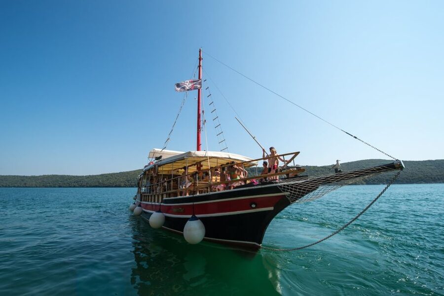 Poreč: Evening Boat Trip to Discover Dolphins - Following the west coast of Istria