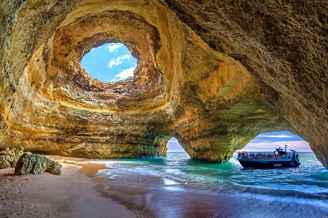 Portimão:Embark on Nature•Benagil and Dolphins•Biologist on board - Key points at a glance