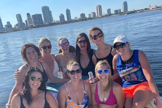 Private Boat: Island Cruise and Dolphins - Waterfront homes and the search for dolphins