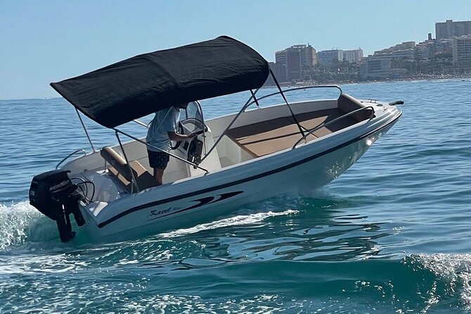Private boat rental without title dolphin watching - Getting a feel for the controls