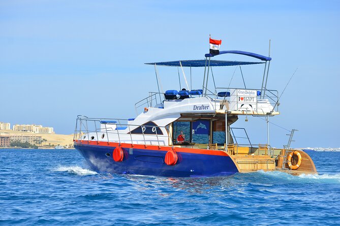 Private Boat To Dolphin House & Snorkeling with Lunch - Hurghada - Cruising toward Dolphin House